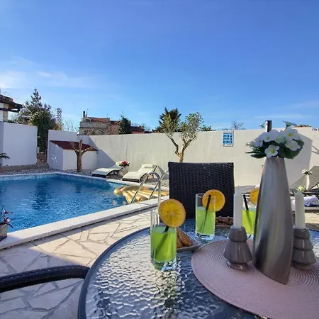 Casa vacanze Mit Privatpool Fuer 5 Personen Ca 60 Qm In Sisan, Istrien Suedkueste Von Istrien Šišan